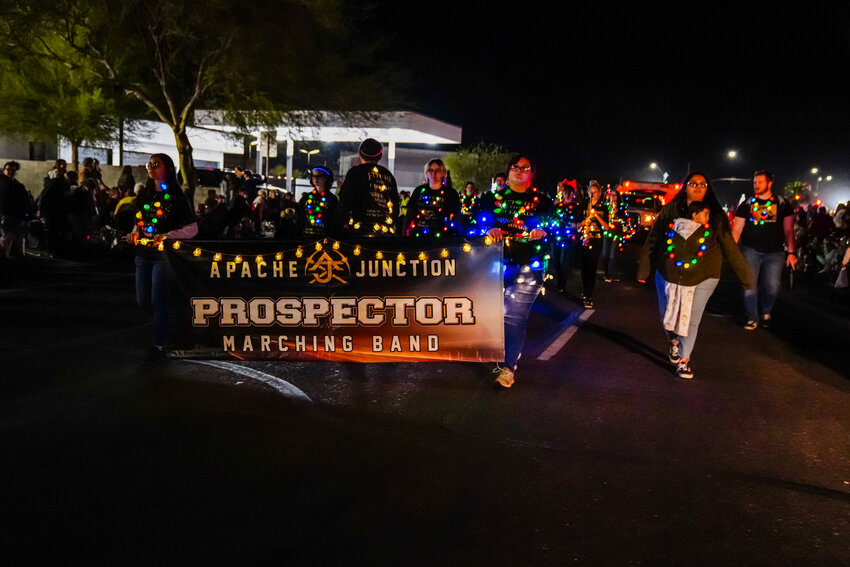 Apache Junction holiday program, light parade Saturday Daily Independent